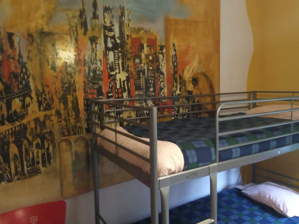 Family Adams House Hostel Брага Экстерьер фото